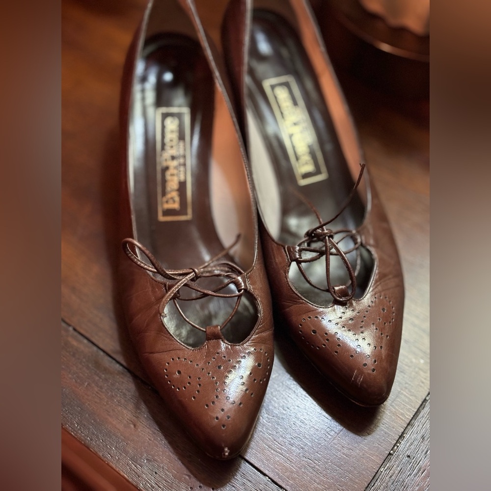 VINTAGE 60’s MOD Evan Picone Brown Leather Shoes Kitten Heels Sz 8